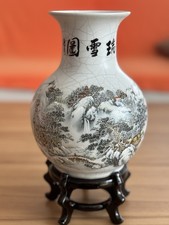 China Vase mit Holzständer