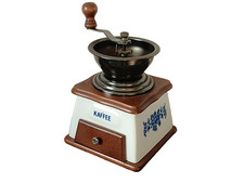 Kaffeemühle Handbetrieben Keramik weiß blau verziert mit Holz - TOP Vintage