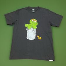 Kaws x uniqlo T-Shirt L Sesamstrasse Oskar Oscar Sesame Street 