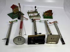KONVOLUT altes BLECH ZUBEHÖR MODELLEISENBAHN Signal Bahnübergang Wärterhaus