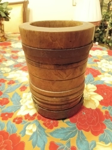 Antiker holzmörser mit - mit, 2