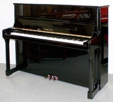 Klavier Yamaha P 124, 124 cm, schwarz poliert, Nr. E330028, 5 Jahre Garantie