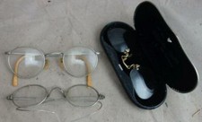 3 historische Brillen, eine