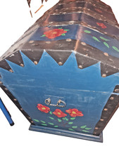 Antike Holzkiste, Vintage Holztruhe, Nostalgie, handbemalt aus Schweden