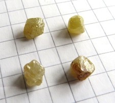 4 Stück Rohdiamanten total