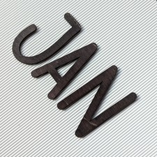 schwarze Holzbuchstaben |