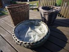 Konvolut, 3 Pflanzschalen, Korb, Rattan, Bast, verschieden Form , teils foliert