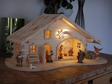 Krippe Weihnachtskrippe Holz geflammt LED Timer 2 Varianten Krippenstall Figuren
