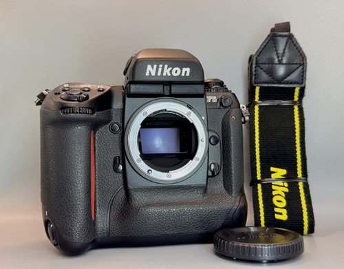 Fast neuwertig nikon f5 - [fast, neuwertig]