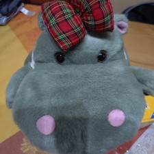 Nilpferd, grau, liegend