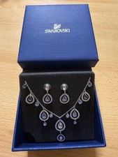 Swarovski Mila Provence Lavendel Halskette tropfenförmig mit Ohrringe