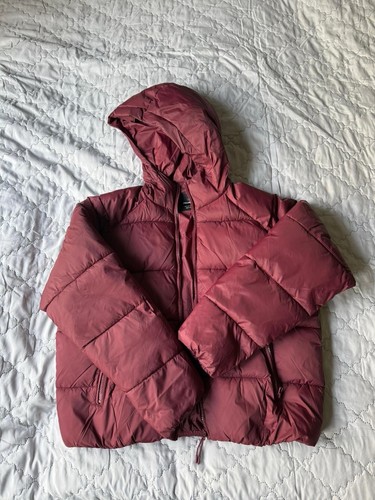 Weinrote pufferjacke von - weinrote,