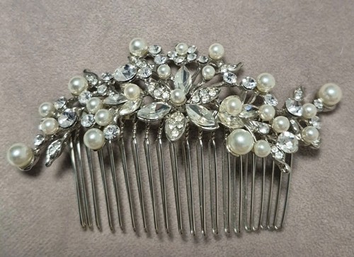 Eleganter haarkamm mit perlen - mit,
