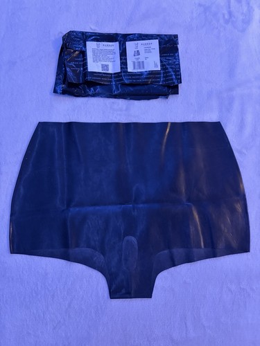 Rubberfashion latex hotpants - rubberfashion,
