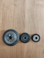 drei Stück alte Zahnräder /