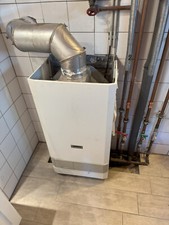 Gas-Kesseltherme CERASTAR mit automatischer Zündung und Abgasüberwachung.