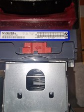 Spielautomat NV9 + USB Akzeptor mit Halterung u. Zubehör