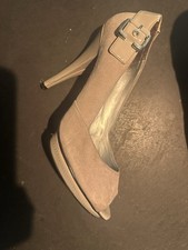 Tolle GUESS Plateau High Heels auch für Liebhaber und Sammler. Barfuß getragen.