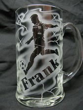 Fußballer Fußball Krug Glas Bierkrug Bierseidel Bierglas mit Namen Gravur indiv.