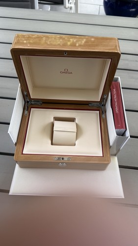 Omega holzbox box mit umkarton - omega,