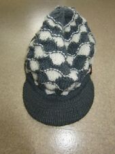 Schöne Tektonik Daood Mütze mit Schild Schildmütze gestrickt  Toll Wood München 