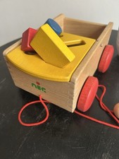 Nachziehwagen mit Steckspiel