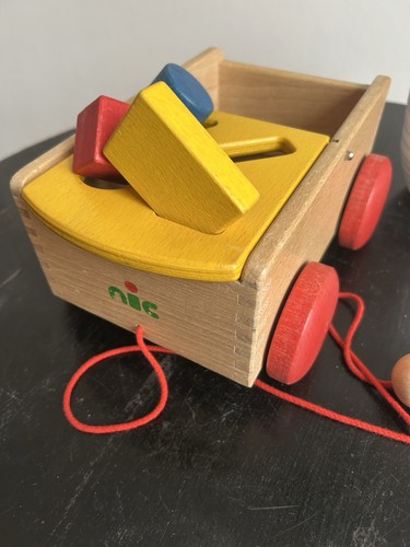 Spielzeug wägelchen mit