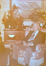 Glücksburg alter Mann sitzt