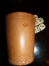Knobelbecher Würfelbecher Leder mit 6 Würfeln neu mit eingeprägter Krone