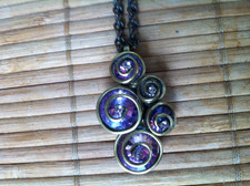 KONPLOTT Halskette mit Anhänger Classic Twist changierend