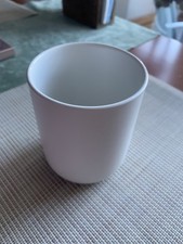 weiß farbende Blumenvase, Pflanzgefäß, Pflanzschale, Blumentopf, Übertopf