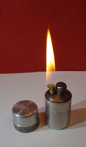 Uraltes sturmfeuerzeug - uraltes,