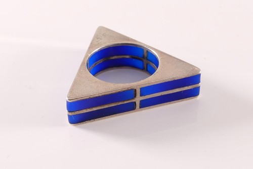 Ring dreieckig blau