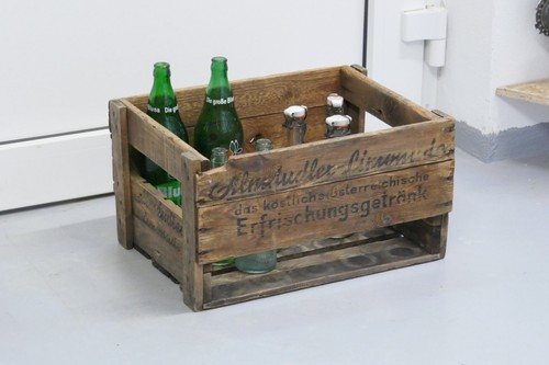Alte getränkekiste almdudler - alte,