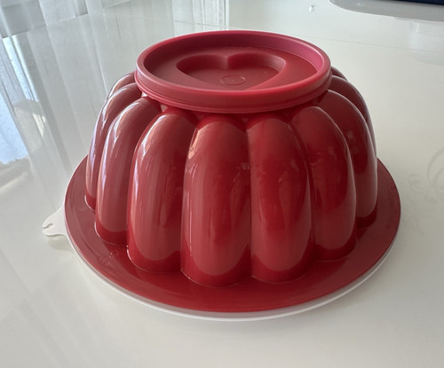 TUPPERWARE