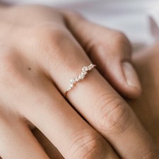 Diamond memoire gold ring