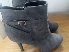 H&M  High Heels Stiefelett