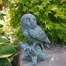 Steinfigur Wald Eule Kauz  auf