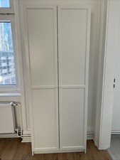 Weißes IKEA Regal Mit Türen