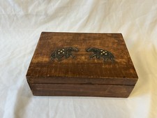 Alte schöne Holzkiste mit