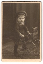 Fotografie Junger Knabe im