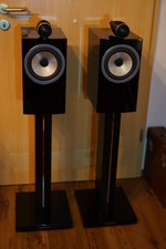 Bowers & Wilkins B&W 705 S3 mit FS-700 S3 Ständer in schwarz Hochglanz