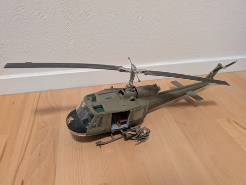 Riesig revell bell uh - 1/24,