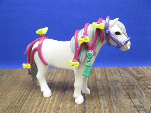 Pony mit schmuck - pony, zaumzeug