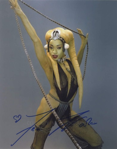 Femi taylor als oola star - femi,