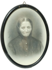 Alter ovaler schwarzer