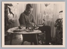 Junge mit Fotokamera