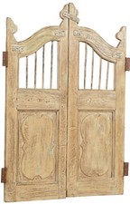 Massives Holz- Und Eisen Tor