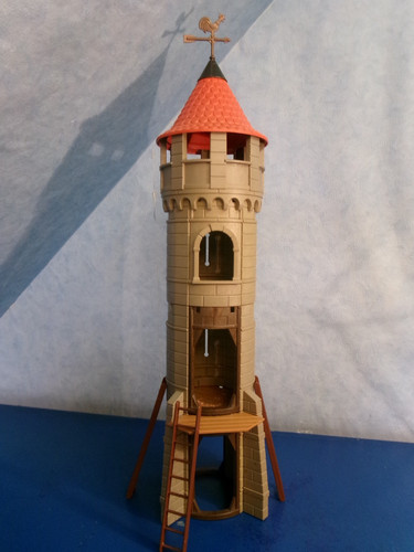 Stöckiger runder turm - 3,