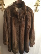 Pelzjacke aus Otterpelz mit Lederstreifen, handgefertigt vom Kürschner